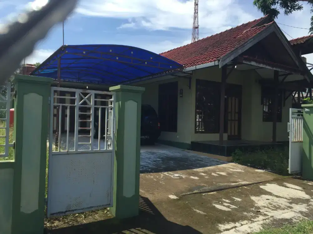 Dijual rumah di Jalan Mistar Cokrokusumo Komp Banua Permai