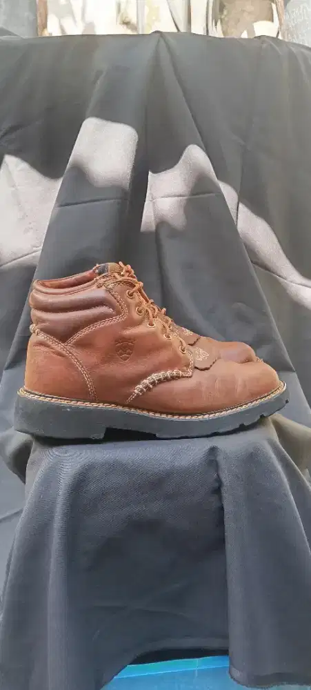 Sepatu boot ariat kulit