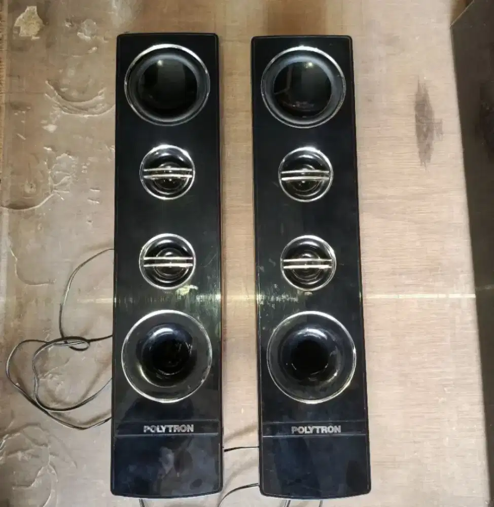Speaker tower polytron