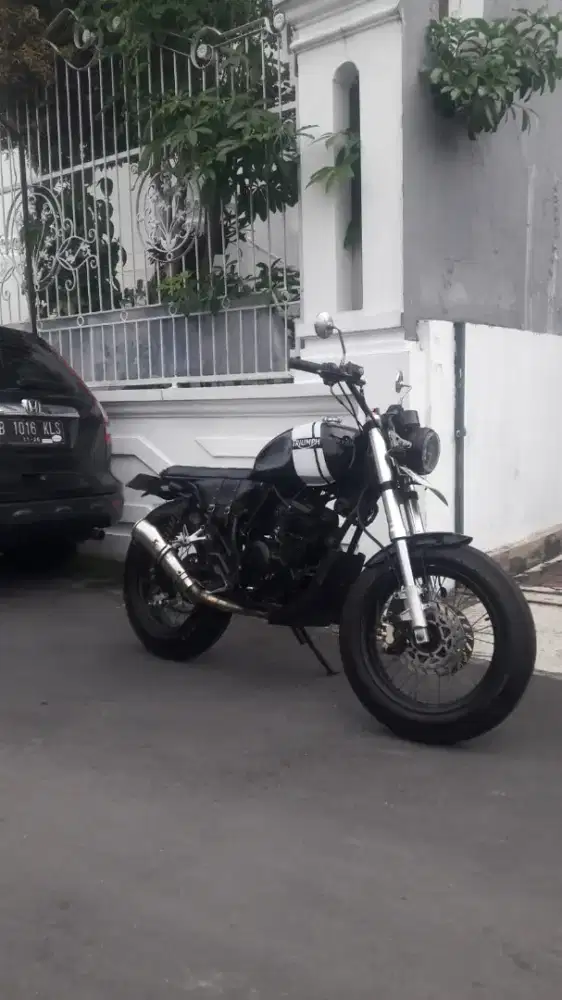 Motor custom scrambler Yamaha scorpio 223cc 2005.