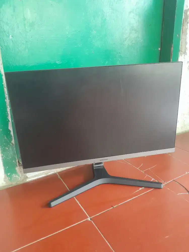 Aksesoris jual monitor samsung 24in minus layar mesin hidup .