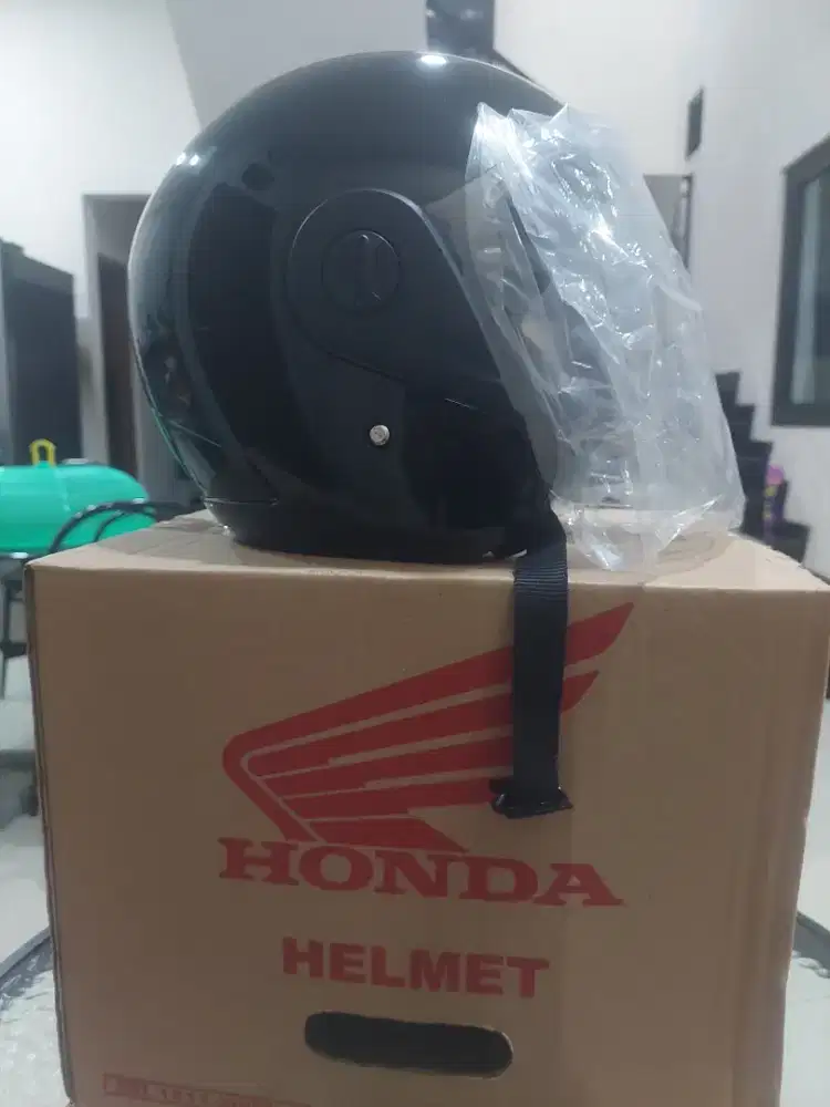 Helm hadiah motor baru