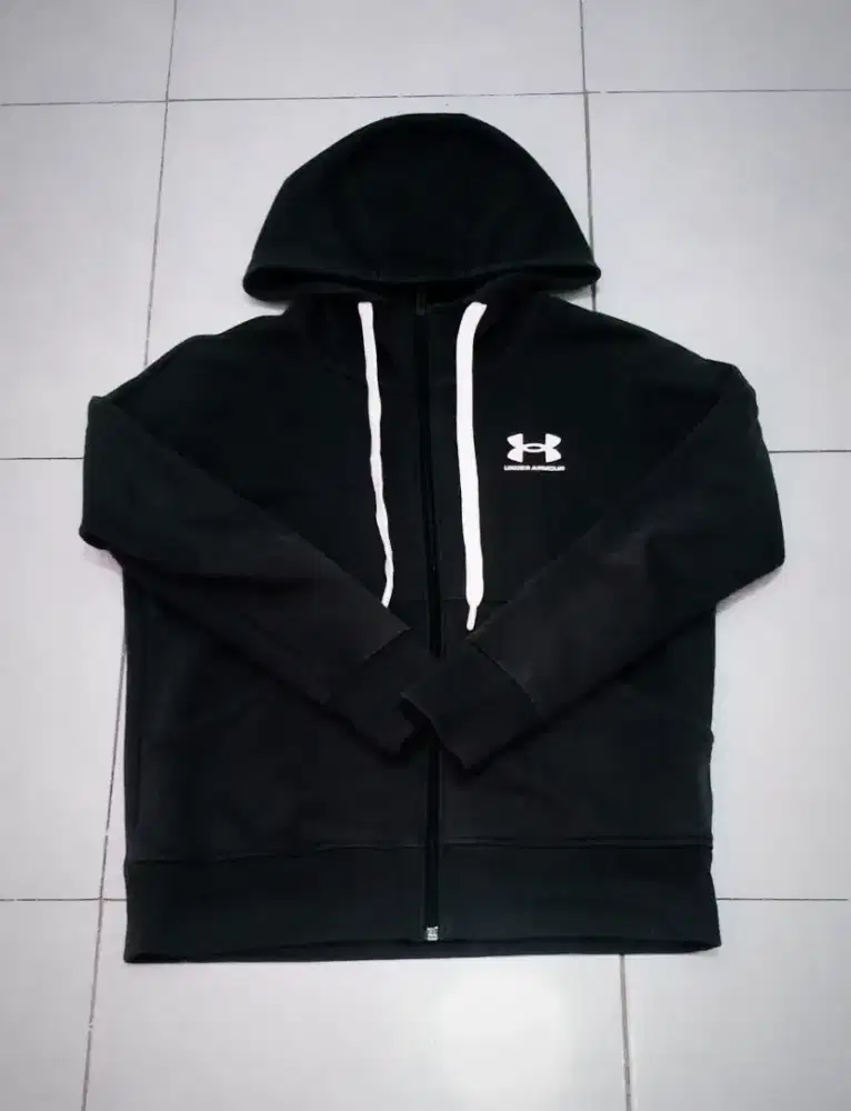 Di Jual Jaket (Under Armour Fitted Flecee)