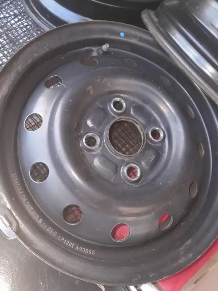 Jual velg ada 3biji masih bagus layak pakai