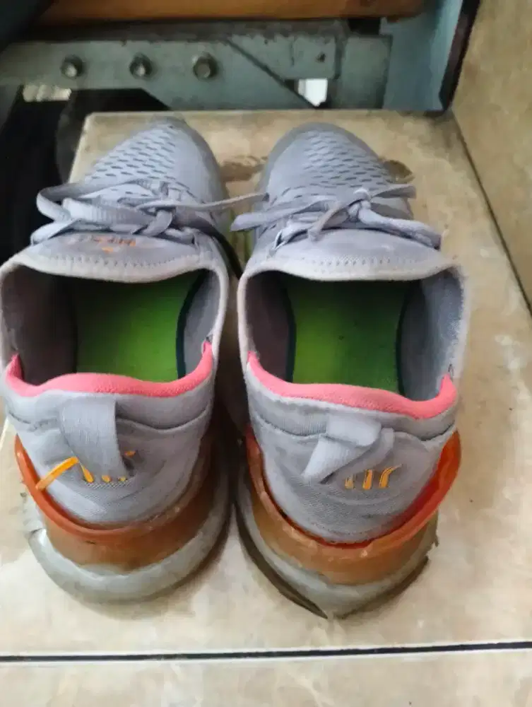 Sepatu perempuan Nike air 270