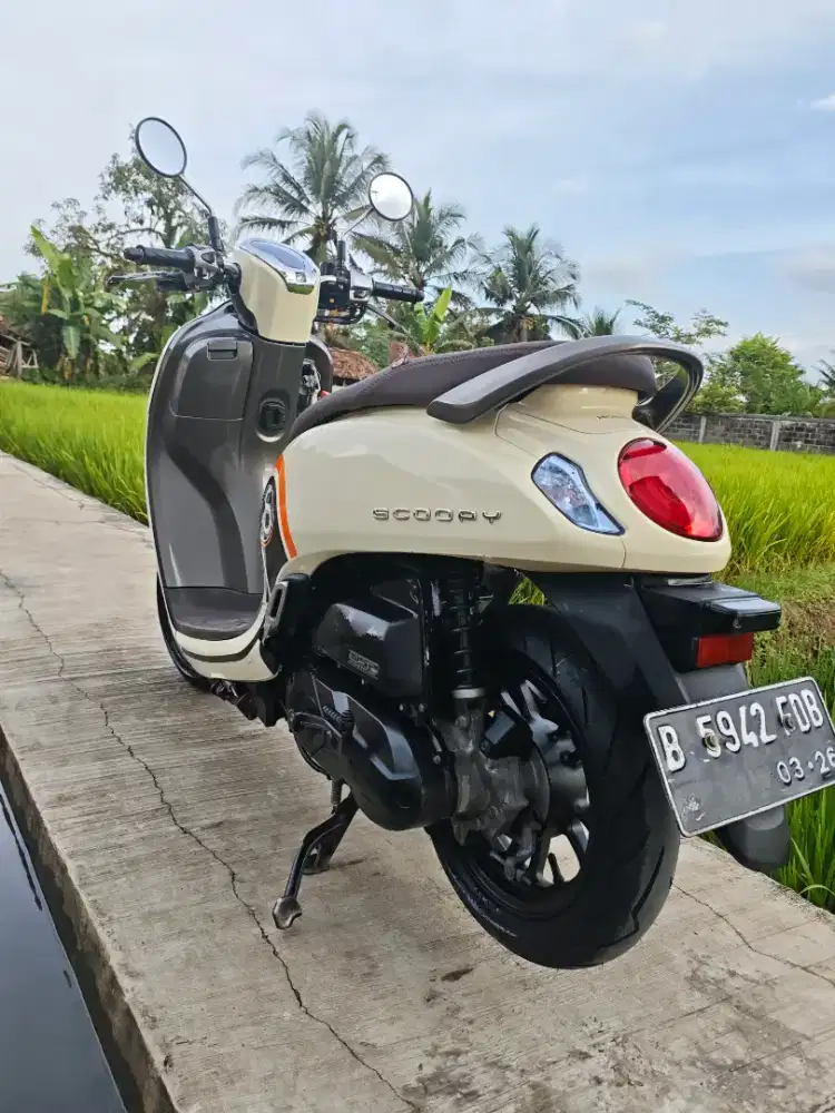 SCOOPY 2021 warna krem lengkap kunci 1