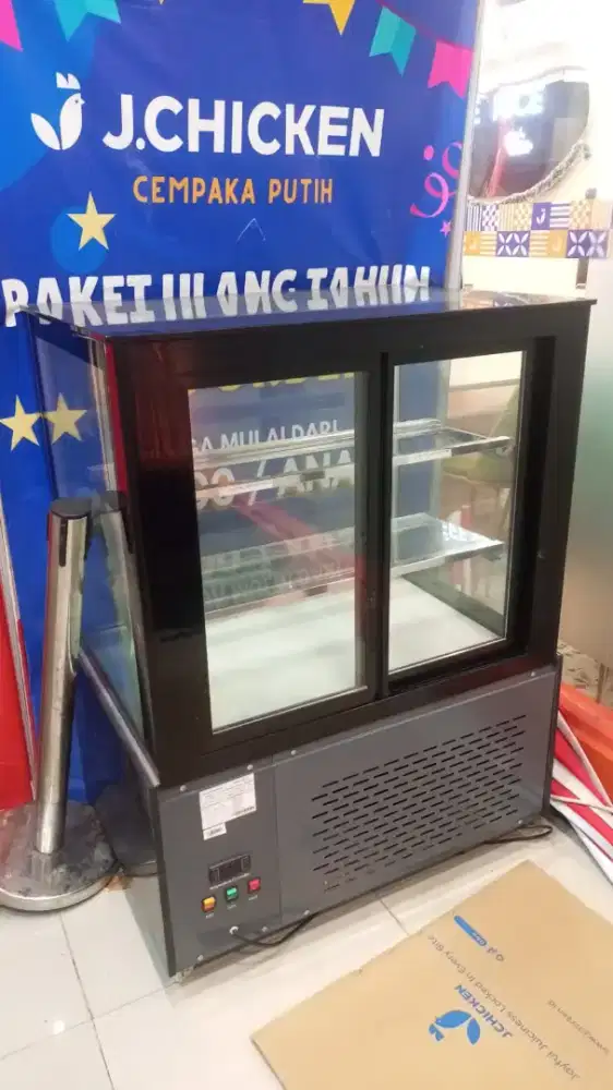 Showcase pendingin ( Glass Displayer)