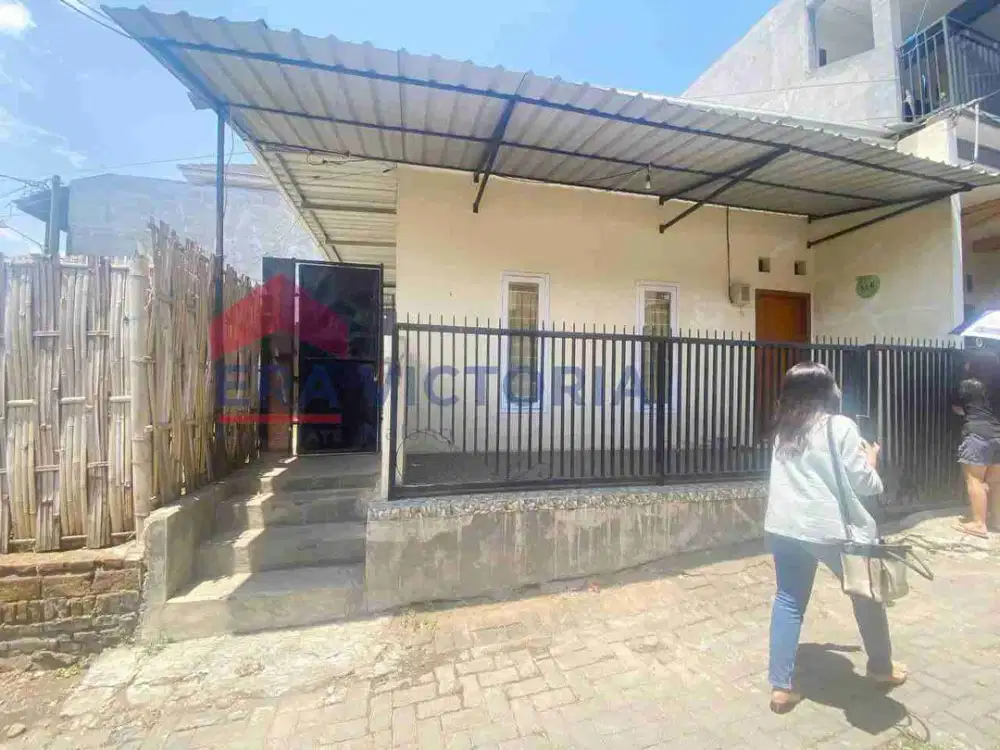 Bangunan Dengan Sisa Tanah Luas Dekat Pusat Kota Batu