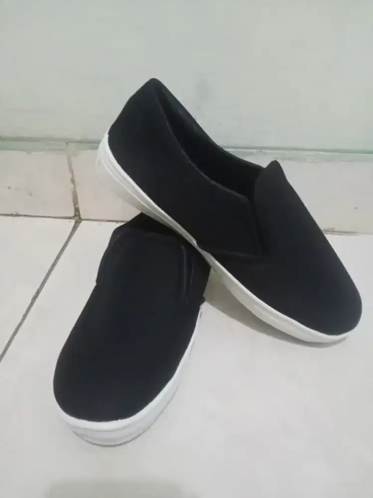 Sepatu baru buat santai