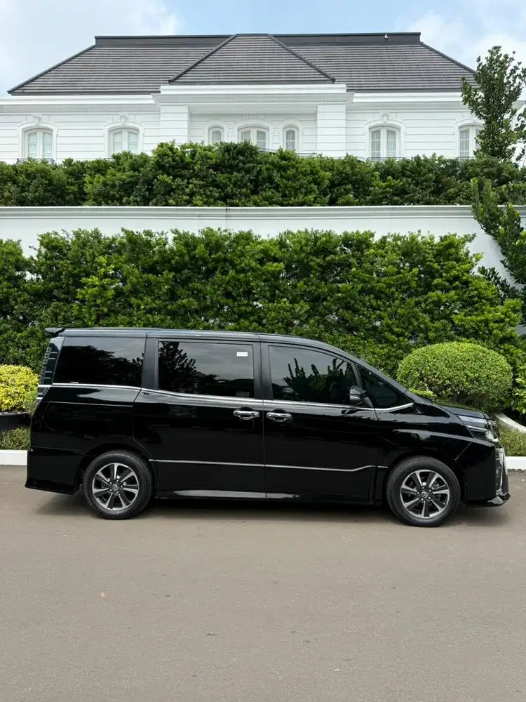 Toyota Voxy CBU 2018 odo 30.000