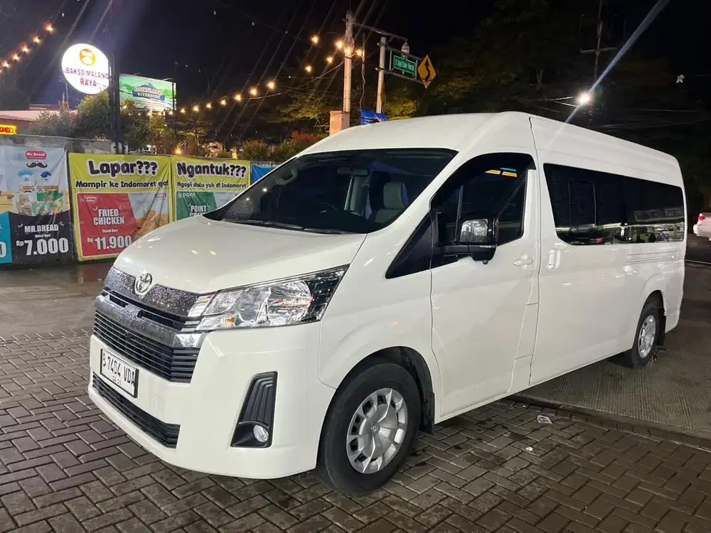 Sewa mobil hiace premio murah comutter luxury dalam luar kota jakarta