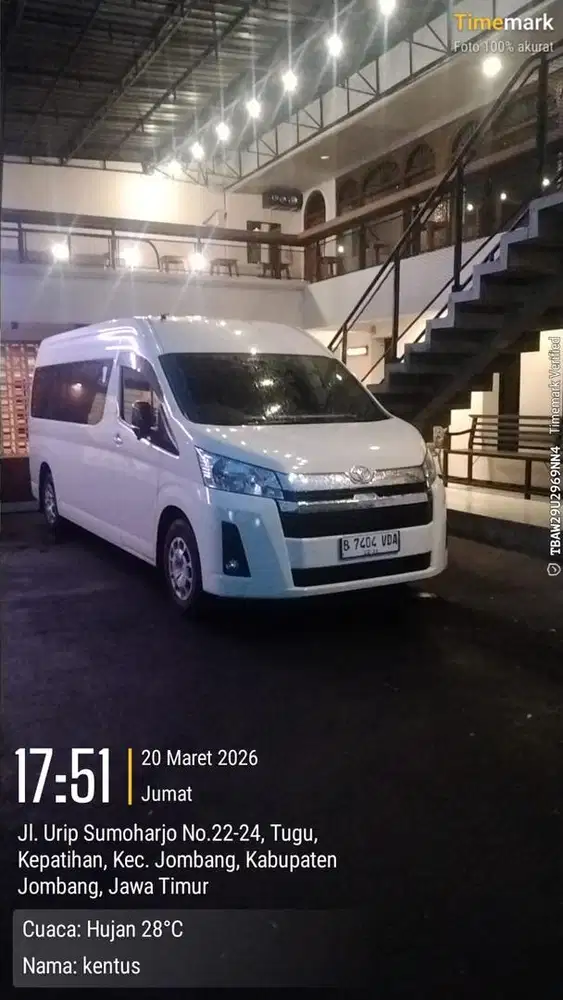 Rental mobil hiace comutter dalam kota premio luxury murah