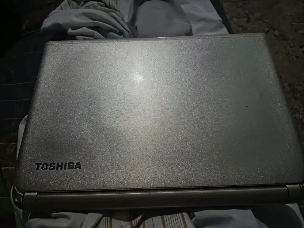 Laptop Toshiba satelite seri E45B