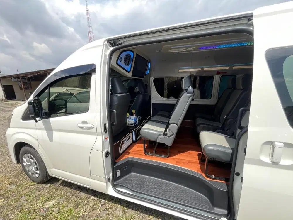 Sewa mobil hiace premio murah comutter luxury dalam dan luar kota