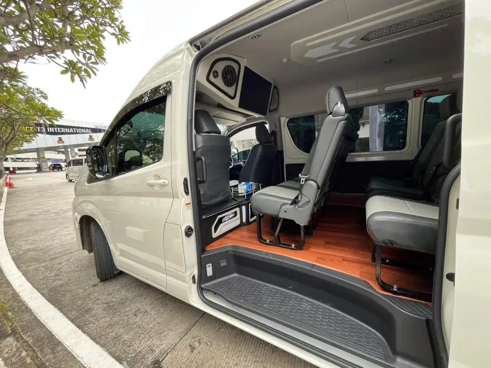 Jasa sewa mobil hiace lengkap premio comutter luxury dalam luar kota