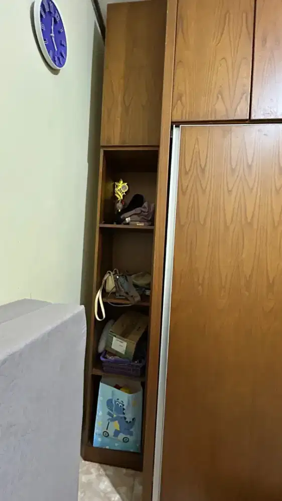 Lemari pakaian besar