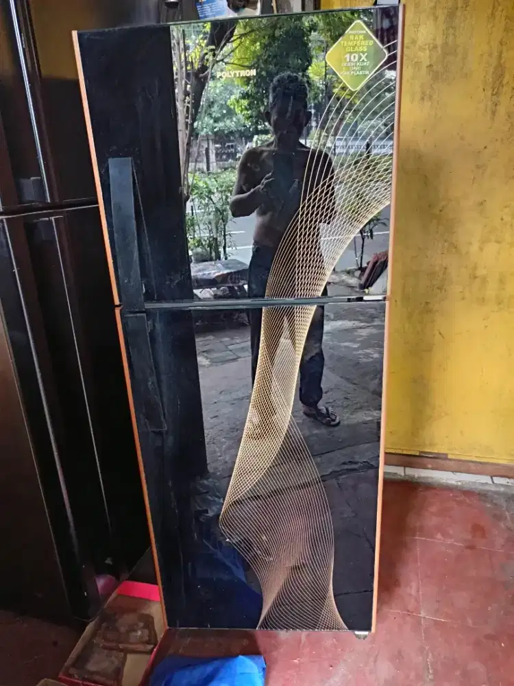 Kulkas 2 pintu merk Polytron