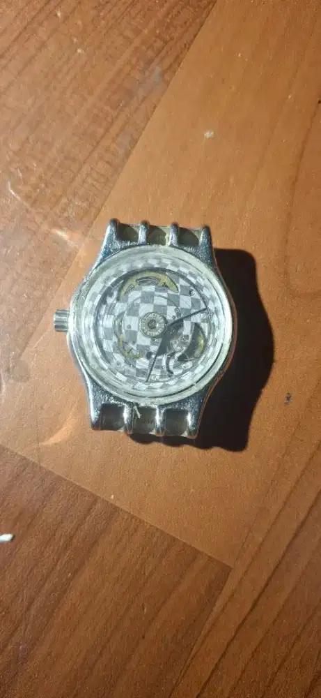 Jam tangan swatch otomatis