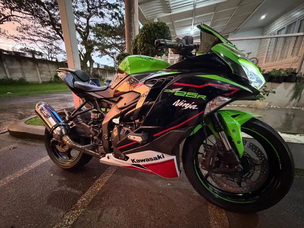 KAWASAKI NINJA ZX25R ABS sperti BARU