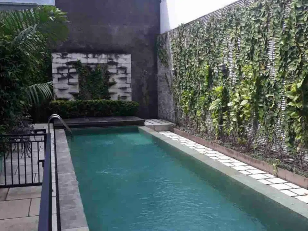 Rumah di Bintaro sektor 7 dekat ke Mall ada Kolam Renang. 1032