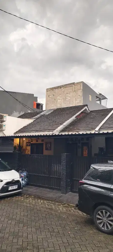 DI JUAL RUMAH DI DALAM PERUMAHAN CILEDUG BEBAS BANJIR DEPAN FASUM