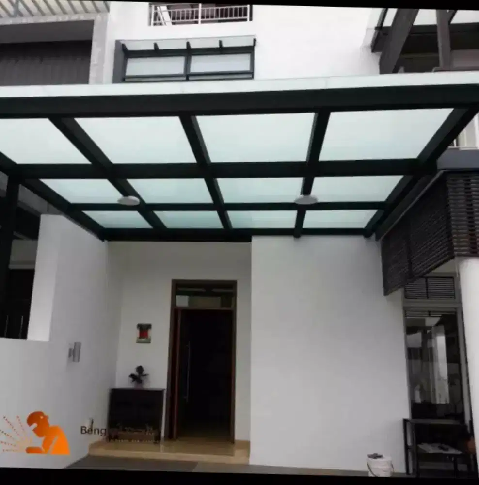 Kanopi kaca dan pagar
