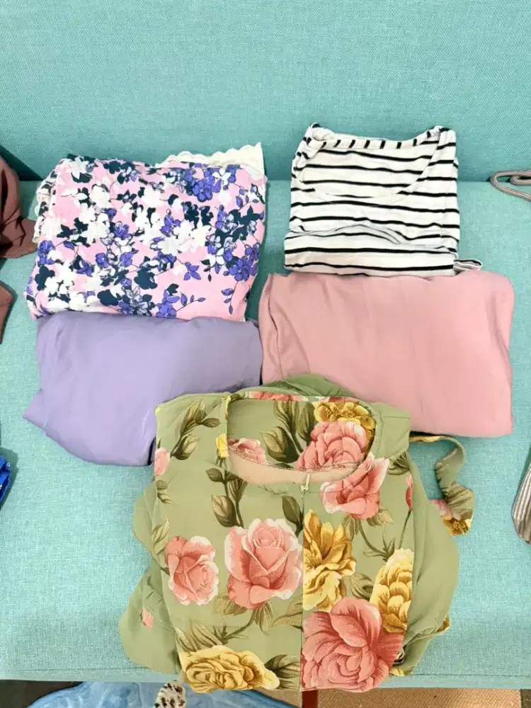 Jual Preloved Gamis, mukenah, kaos, rok.