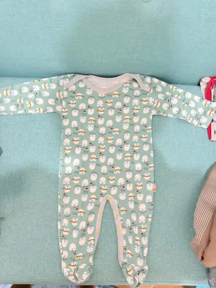 Jual 1 paket preloved jumper bayi