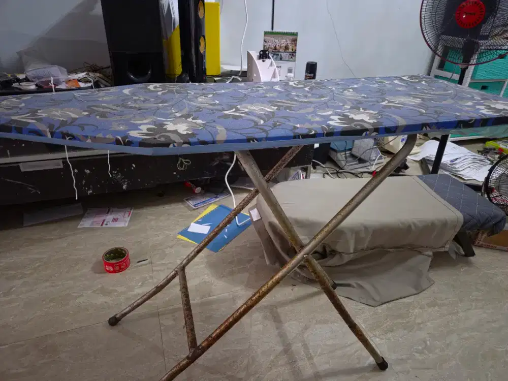 Meja setrika berdiri ukuran 150 cm x 35 cm x 75 cm