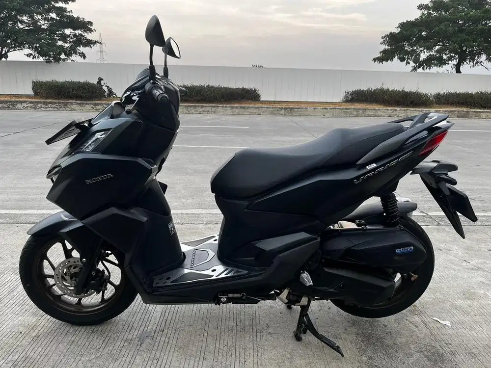 Honda Vario 160 Grande Matte Black 2024