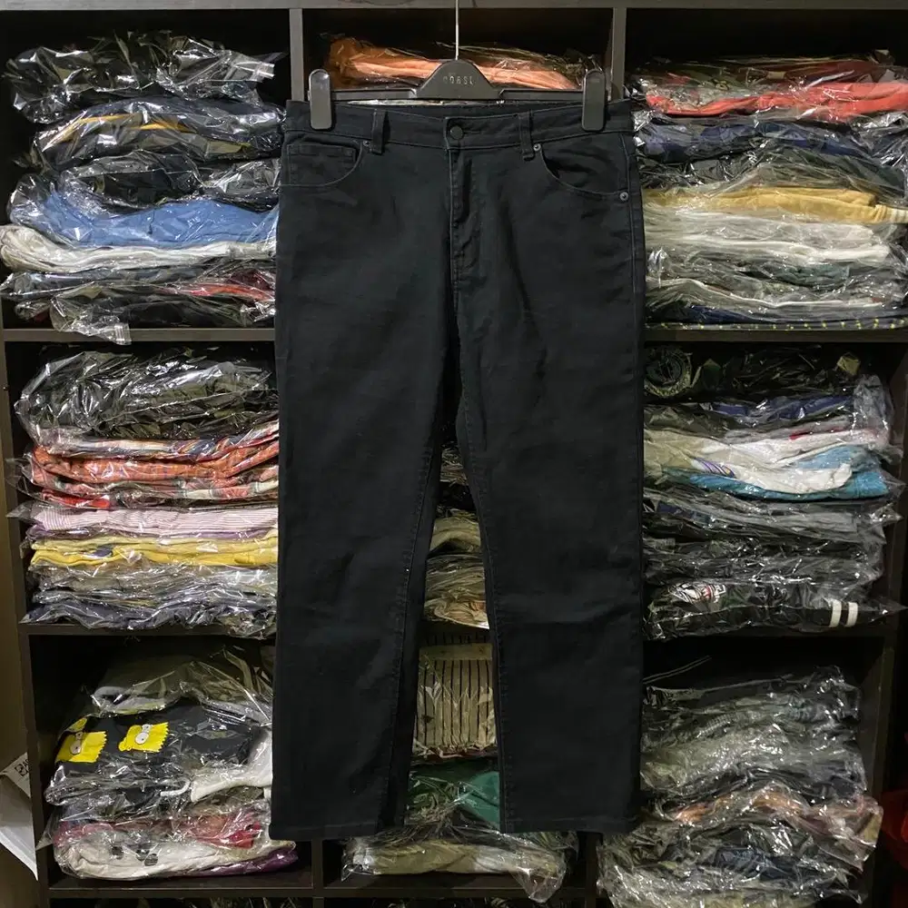 Celana jeans GU - Size XL fit 32 - Jins pants hitam