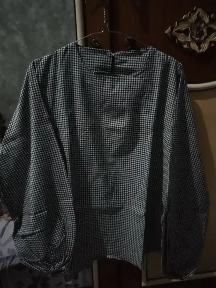 Atasan wanita lengan tanggung