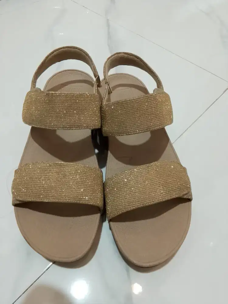 Dijual sepatu sandal Fitflop ukuran 40 warna gold