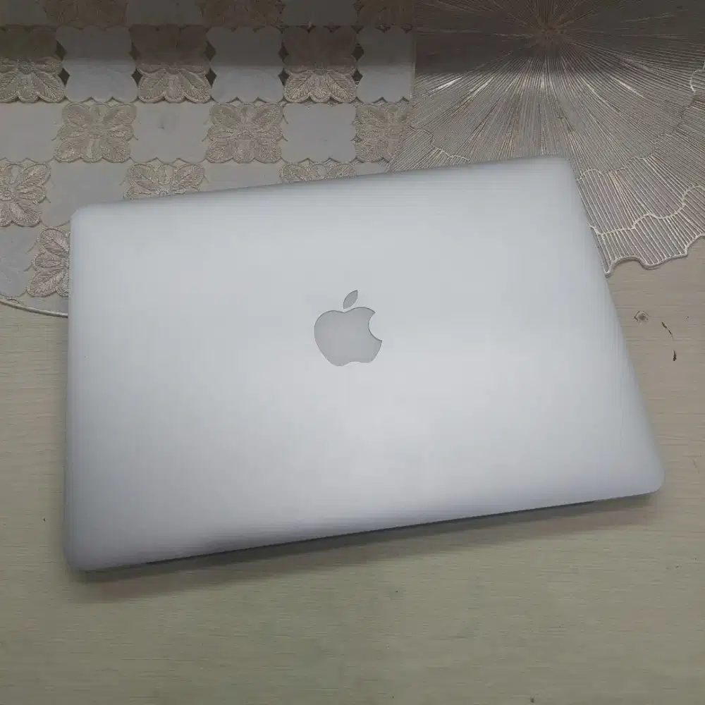 Macbook Pro Retina 13 inch Early 2015 (8/256)