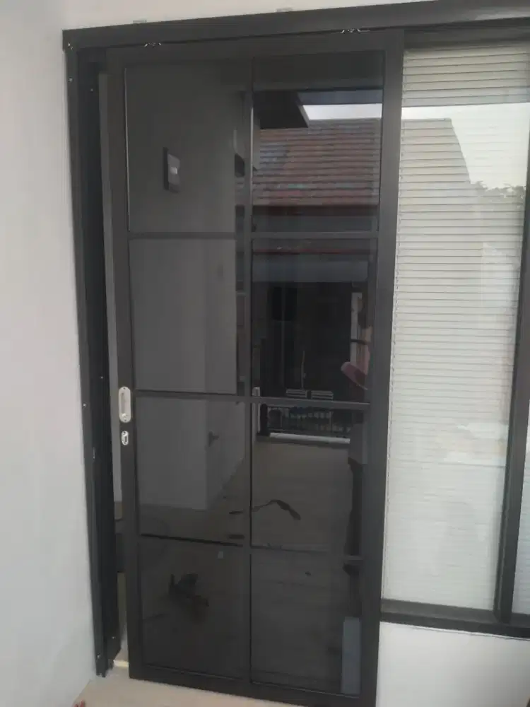 Pintu geser alumunium ornamen T210cm L90cm hrg terpasang 2,3 jt/unit