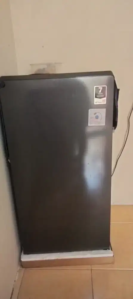 KULKAS AQUA AQR-D185.