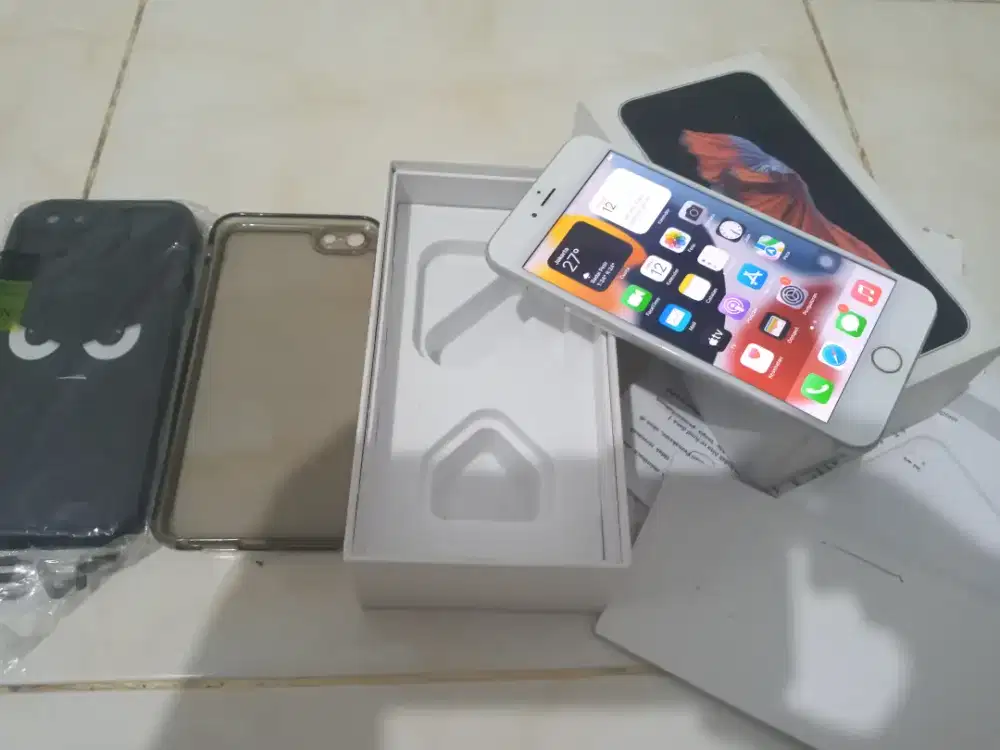 Iphone 6s plus/64gb fullset nota dan jarum.