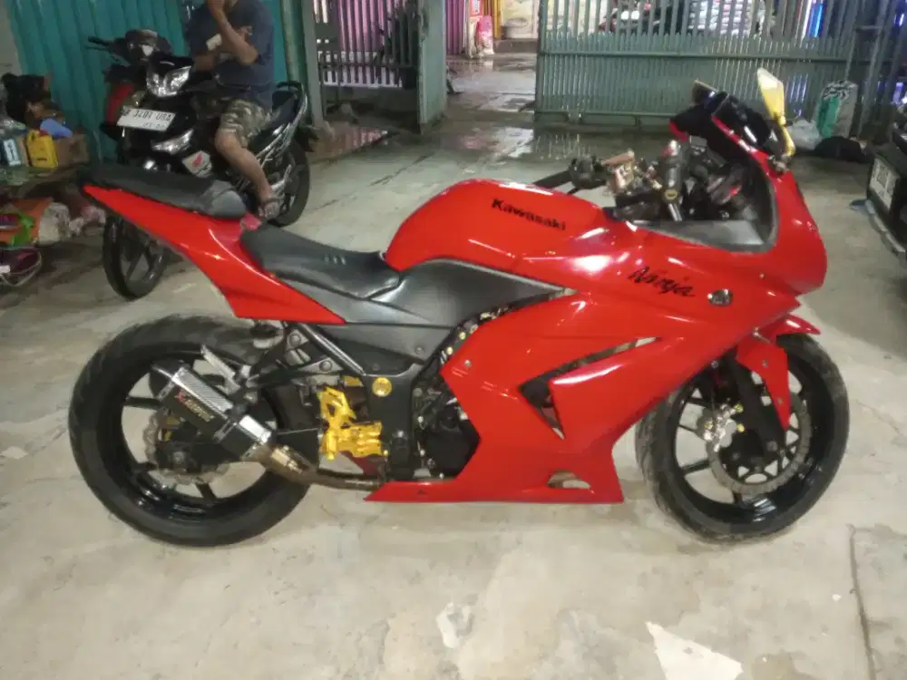 Kawasaki ninja 250R merah