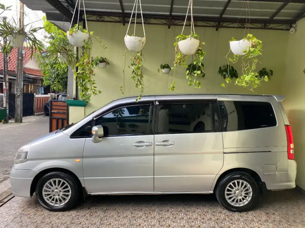Dijual Nissan Serena HWS 2009 A/T Gress