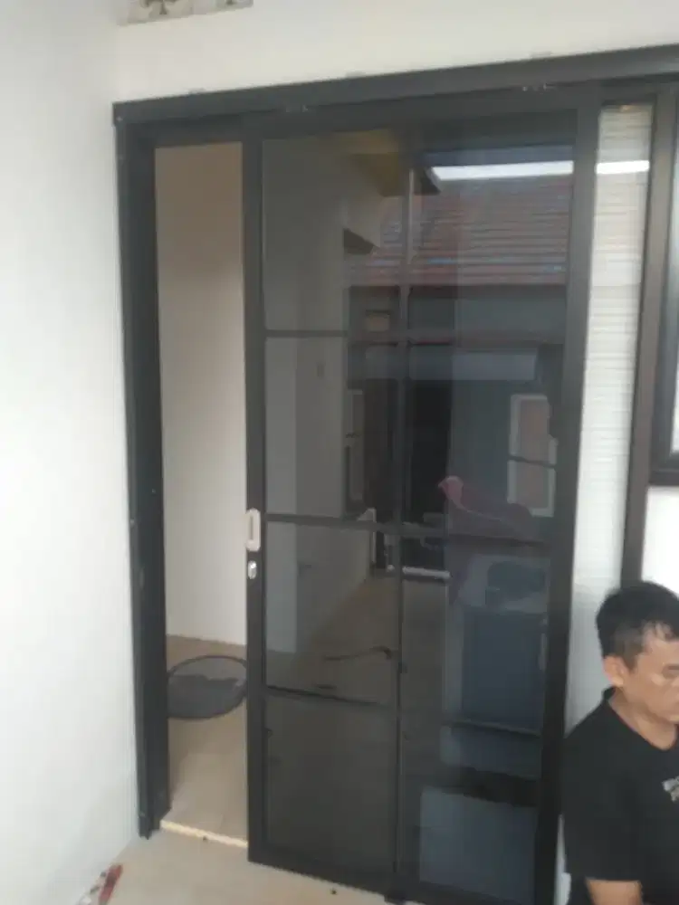 Pintu alumunium sliding ornamen T210cm L90cm hrg berikut pasang 2,45jt