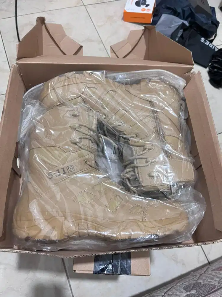 Sepatu tactical