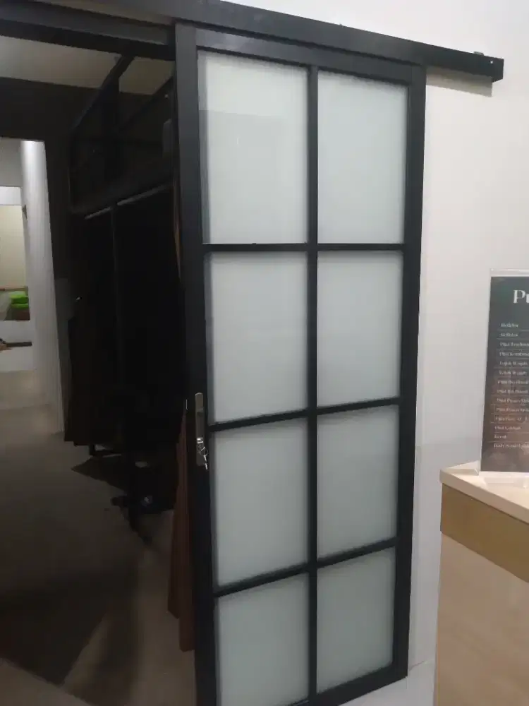 Pintu geser aluminium ornamen T210cm L90cm harga plus pasang 2,45 jt