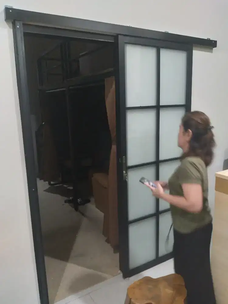 Pintu geser alumunium ornamen T210cm L90cm hrg dg pemasangan 2,45 jt