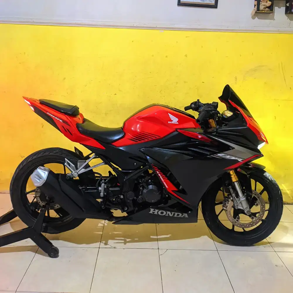 HONDA CBR150R 2022