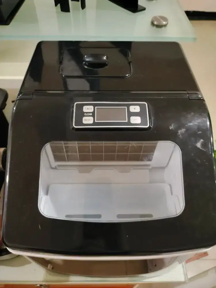 Mesin es batu (Hicon ice maker)