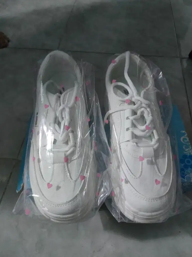 Sepatu masih baru blm pernah dipakai