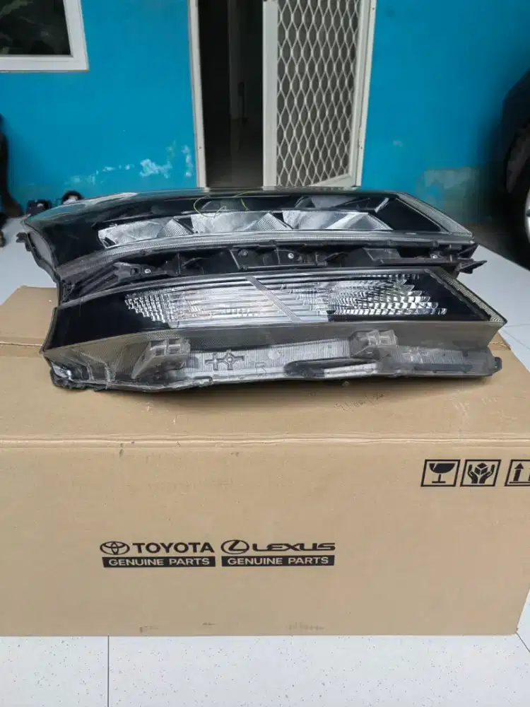 Headlamp Kanan Avanza Tahun 2021