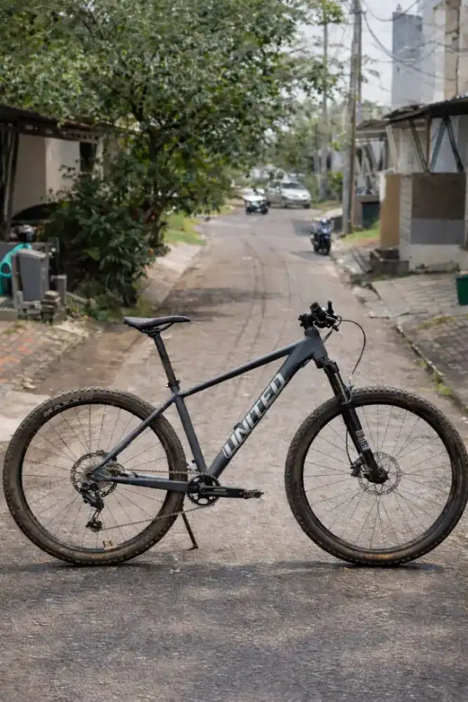 Sepeda United Clovis 5.1 size Frame M, roda 27.5