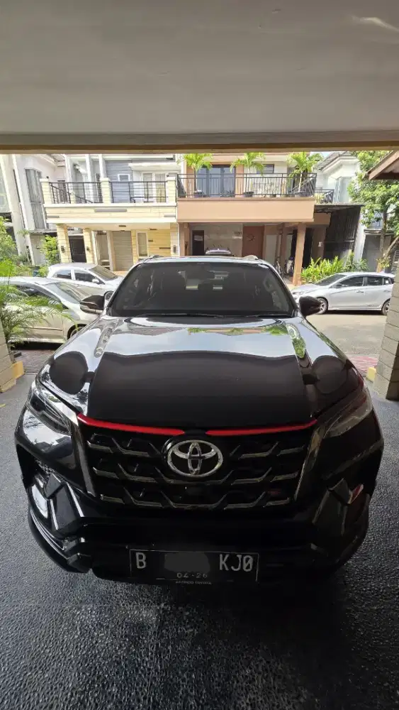 Toyota Fortuner 4x2 2.4 VRZ A/T TRD Sportivo Diesel Tahun 2021