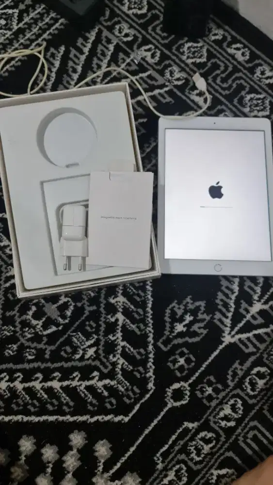 Ipad 6 32gb warna putih kondisi gress fullset